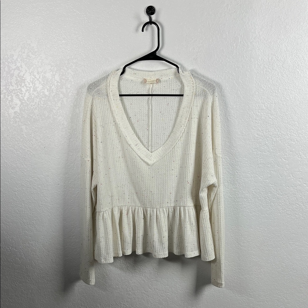 Altar'd State Womens Cream Textured Peplum Blouse Long Sleeve Sz M V Neck Ruffle